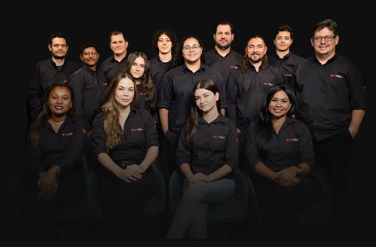 Equipe de profissionais da NPMIDIA